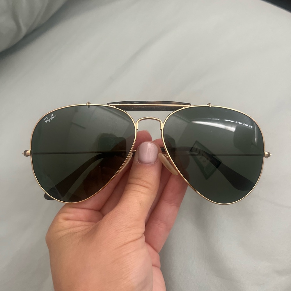 Black ray ban aviators